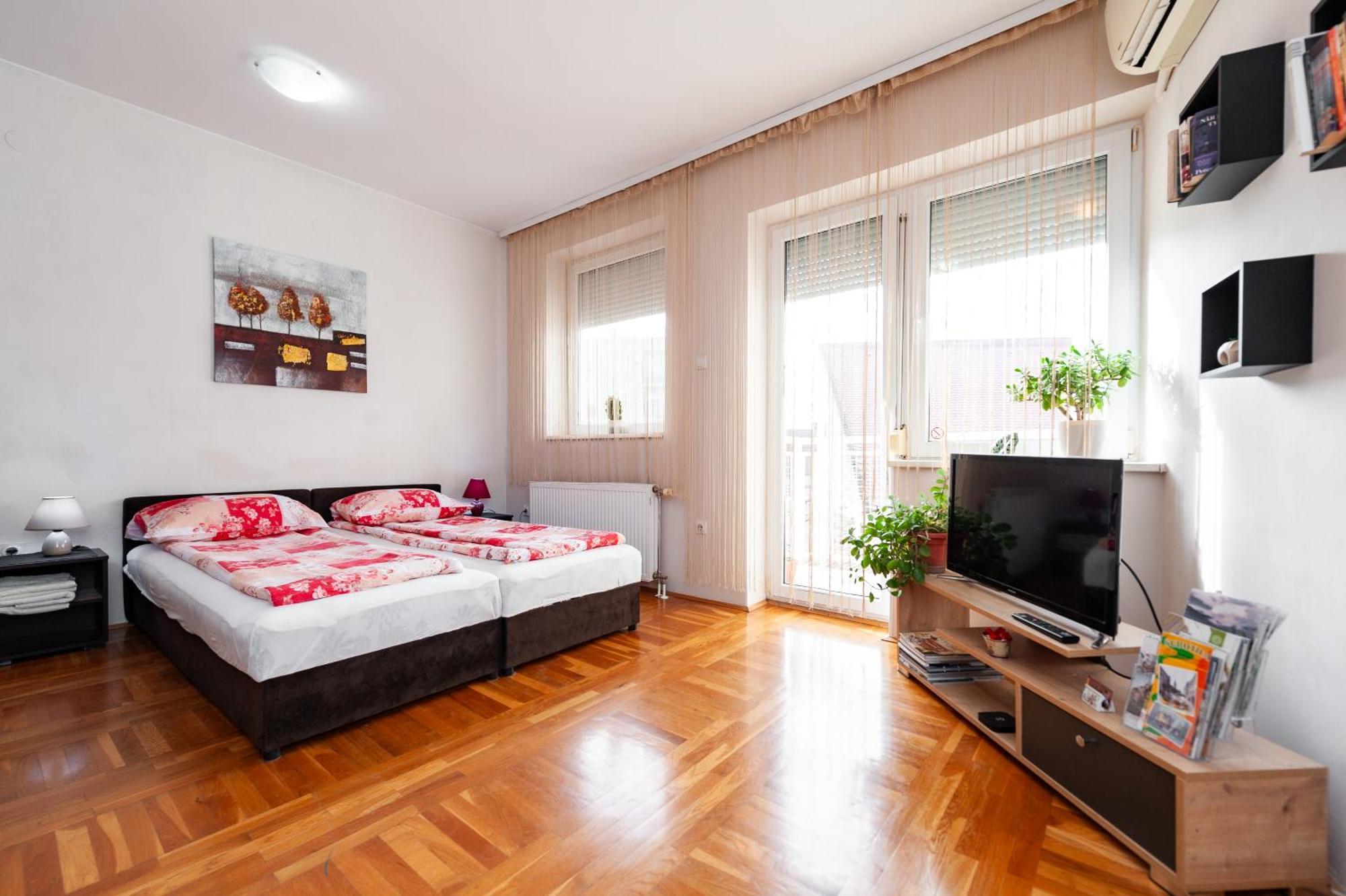 Momo'S Studio Apartment Subotica Exterior photo